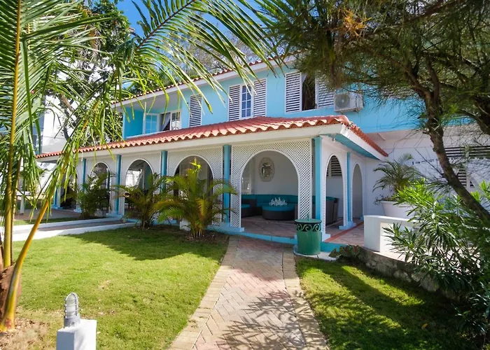 Edgewater Beach Villa - Beach Front, Close To All Attractions